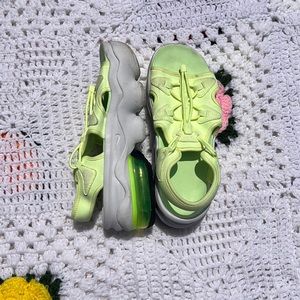 Gently worn Nike airmax platform sandals
